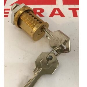 CILINDRETTO UNIVERSALE PER ARMADIETTI METALLICI ROTAZIONE DI 90° IN SENSO ORARIO (DX) CHIAVE ESTRAIBILE NELLA SOLA POSIZIONE DI CHIUSURA CORPO DIAMETRO 20 LUNGO mm 30