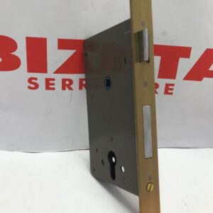 SERRATURA AD INFILARE CON SCROCCO E MANDATA A PROFILO EUROPEO entrata mm 70